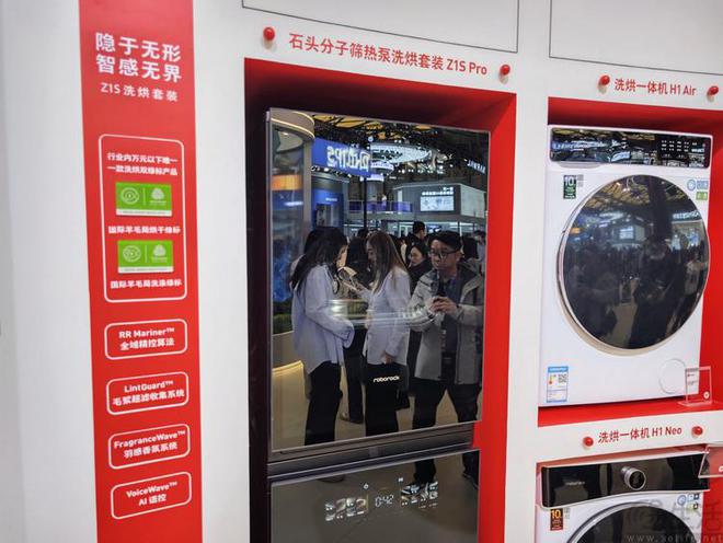 AWE展台就会明白双榜第一的底气龙8国际唯一网站看过石头科技的(图4)